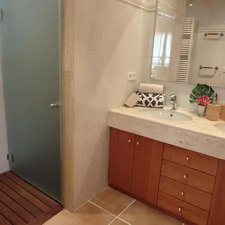 Seafront View-nice In Downtown Apartment